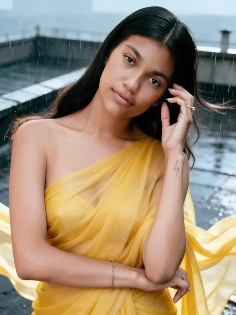 Result: 90s chiffon saree in the rain